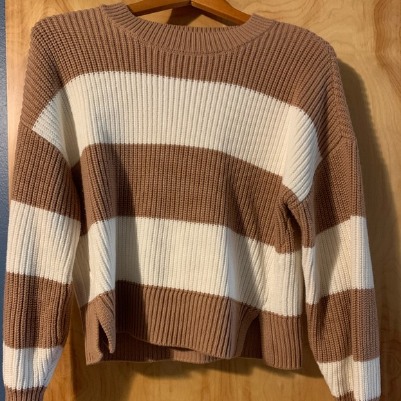 Gorgeous neutral sweater! - Picture 1 of 2